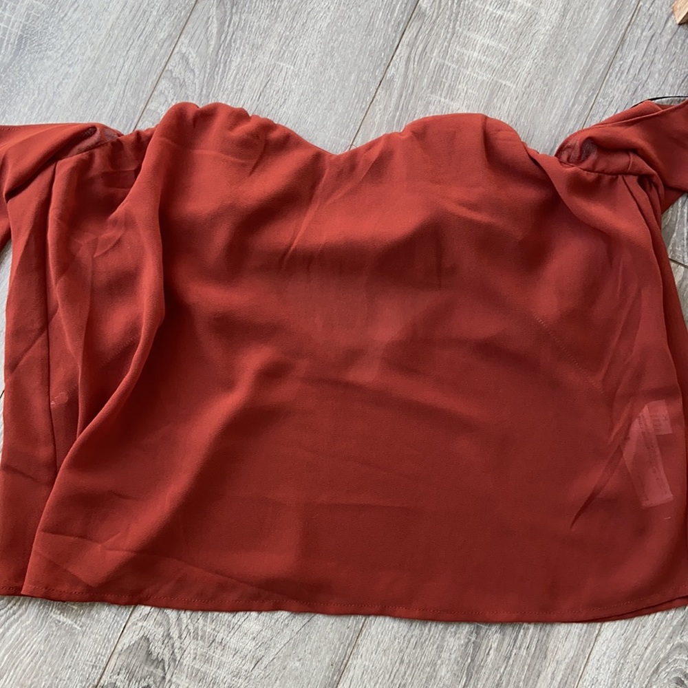 Off the Shoulder Rust colored Top - Picture 3 of 10